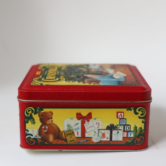 Vintage 1992 Crayola Tin with Original Crayons - Picture 9 of 12